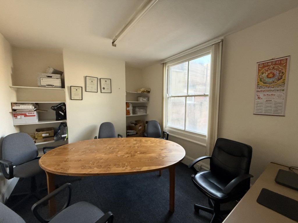 Lot: 56 - SUBSTANTIAL FREEHOLD COMMERCIAL PREMISES FOR OCCUPATION OR REDEVELOPMENT - Ground floor rear office room